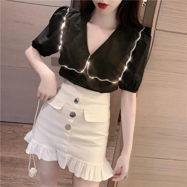 夏季洋气套装泡泡袖波浪边V领上衣气质个性排扣木耳边A字牛仔短裙
