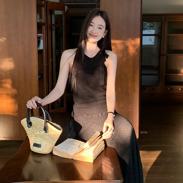 时尚套装度假风气质夏季复古开叉长款收腰修身无袖辣妹黑色小众