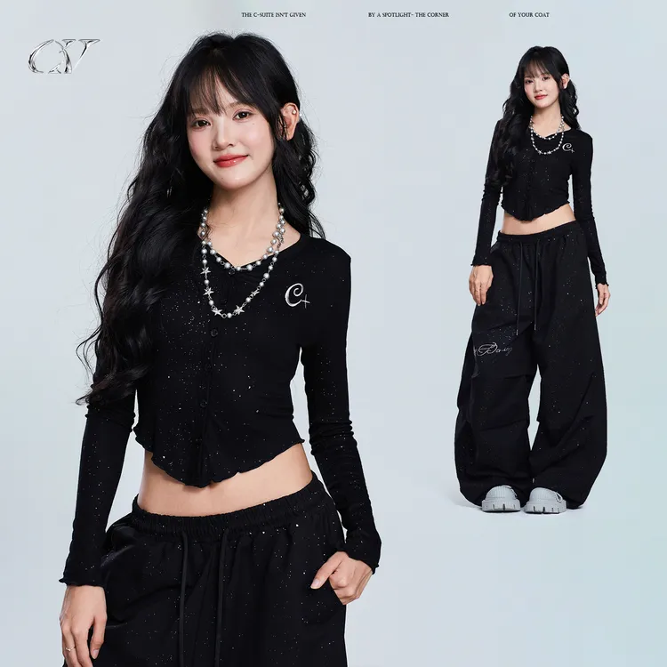 【达人专属】CV新光广场舞潮牌满天星闪钻坑条开衫显瘦设计感镂空