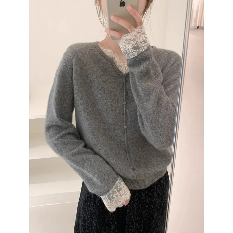 2025冬季韩系气质温柔蕾丝花边拼接V领针织毛衣女舒适百搭内搭潮