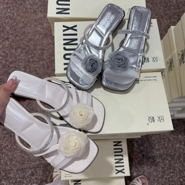 君君玫瑰花凉鞋跟高3厘米2526