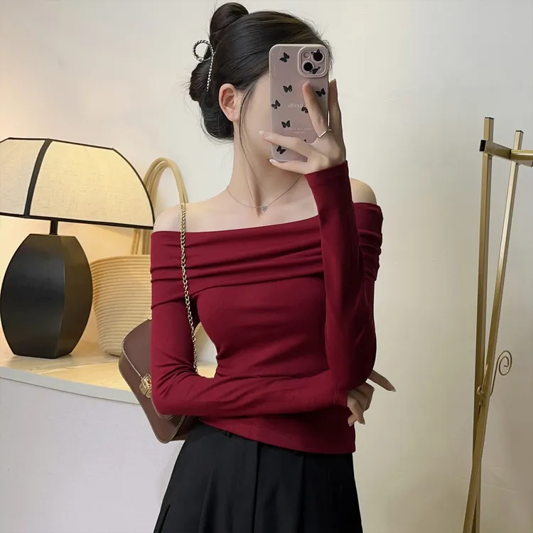 酒红露肩韩系一字肩长袖t恤女秋季设计感小众紧身纯欲辣妹上衣