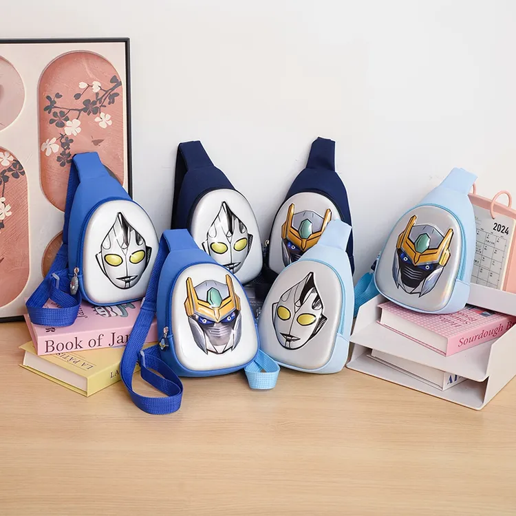 儿童包包男童出游斜挎单肩背包男孩出游超人胸包潮酷户外卡通包