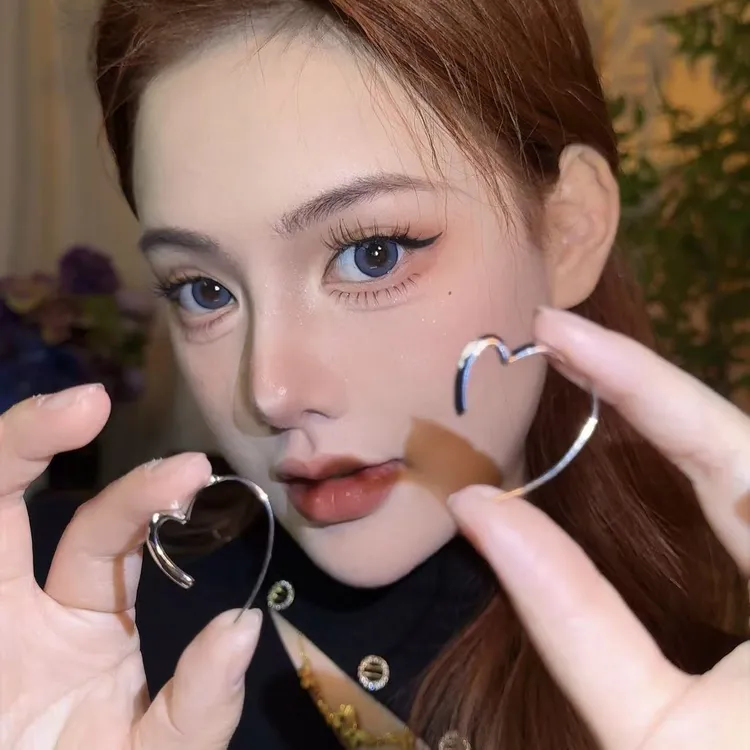 合金耳饰 小众设计感个性ins百搭爱心镂空耳钩简约超精致高级感甜