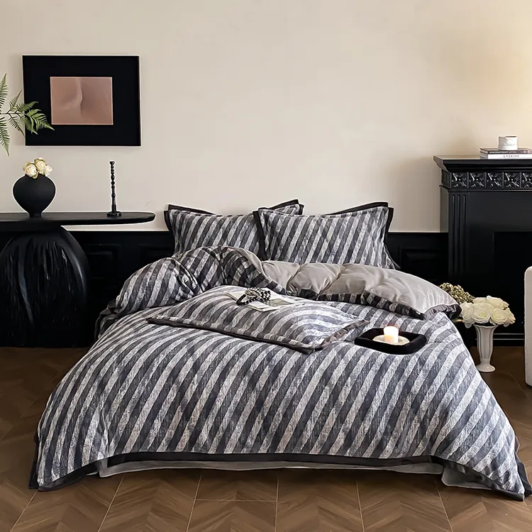 轻奢秋冬款条纹保暖四件套2025新款加厚高端牛奶绒数码印花四件套