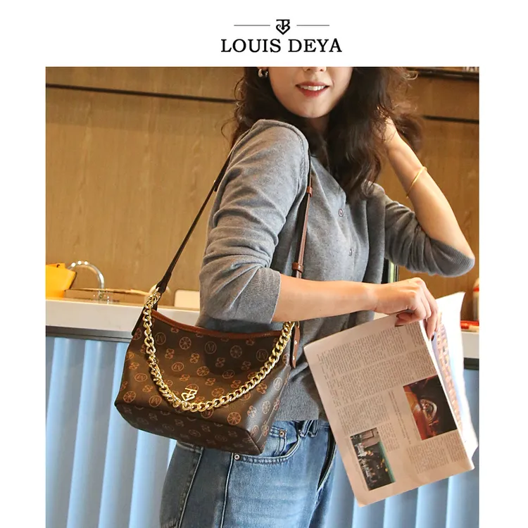 秋冬新款气质链条装饰水桶包百搭斜挎单肩包