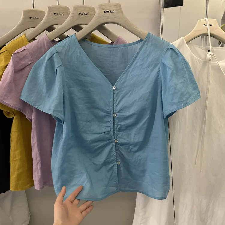 韩系V领褶皱微透小衫女2025夏季新款单排扣显瘦别致上衣