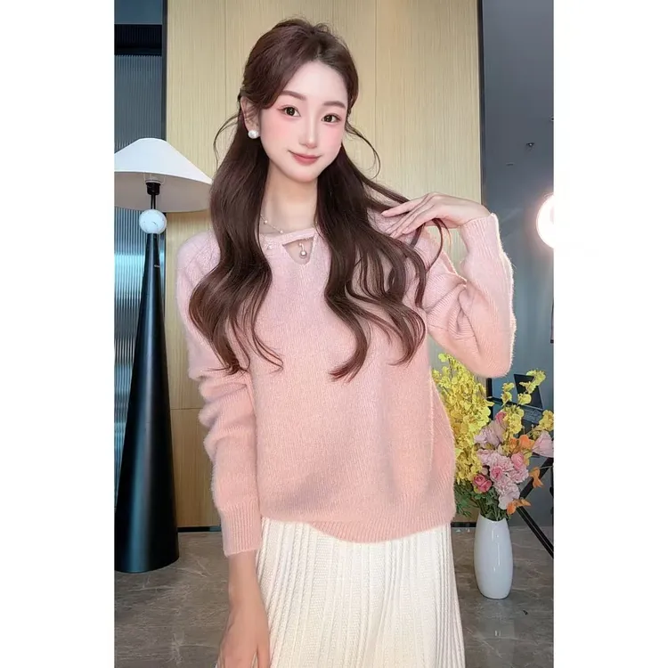 2248不起球秋冬时尚气质V领毛衣镂空珍珠上衣针织宽松内搭套头女