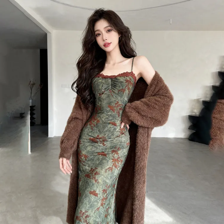 轻奢打底名媛赫本风丝绒包臀吊带裙内搭春秋可外穿连衣裙收腰显瘦