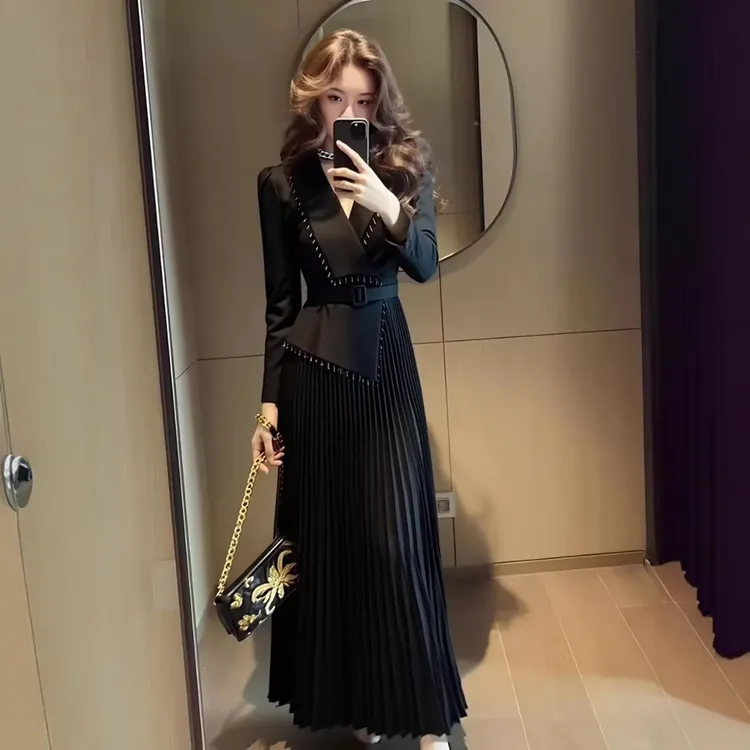 轻奢气场强大气质女神范重要场合巨好看赫本风黑色假两件连衣裙冬