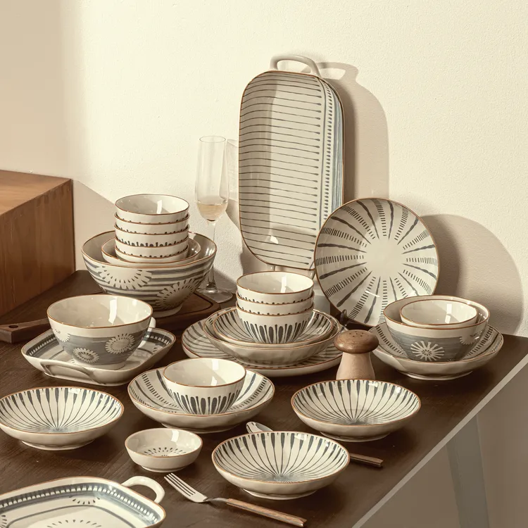 碗盘餐具套装2025新款家用日式高颜值釉下彩碗碟套装乔迁新婚礼物