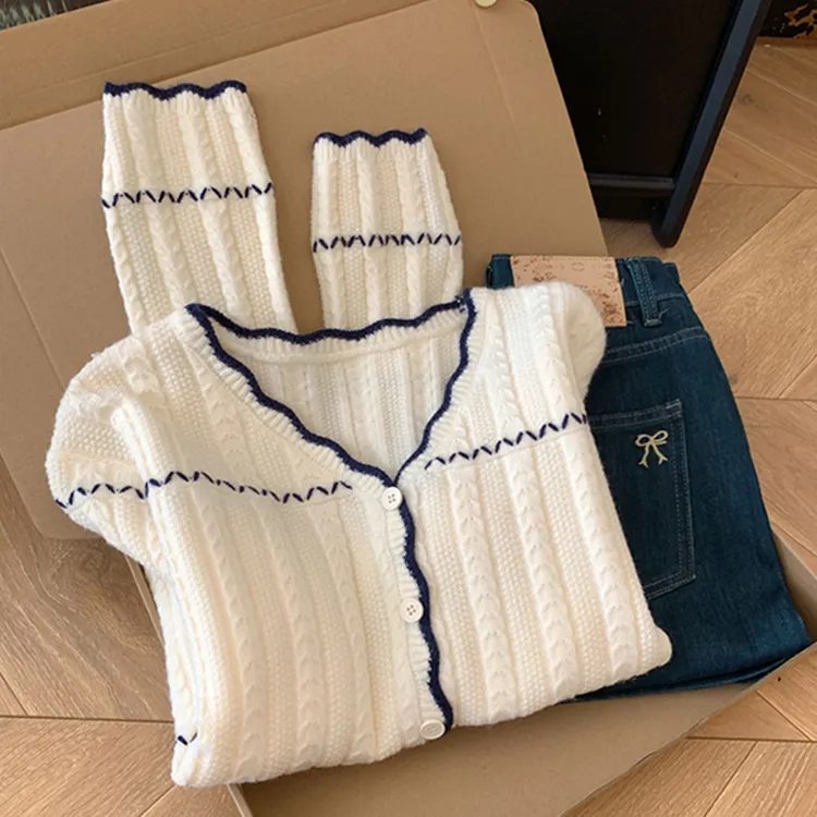 B938百搭温柔风洋气V领针织开衫女早秋季新款设计感独特软糯毛衣