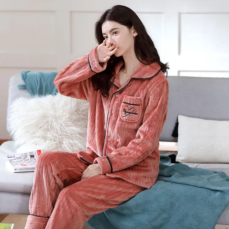 睡衣女士秋冬季珊瑚绒加厚中老年人法兰绒保暖加绒家居服妈妈冬款