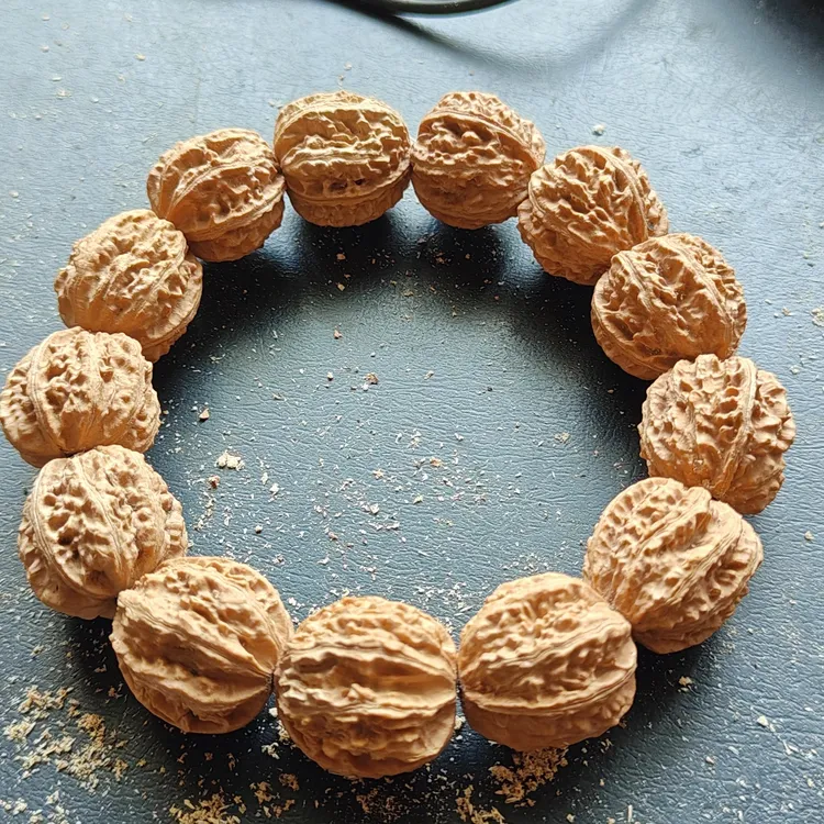 秋子手串13颗籽，纹路深邃，尺寸24/25左右。同款可定制