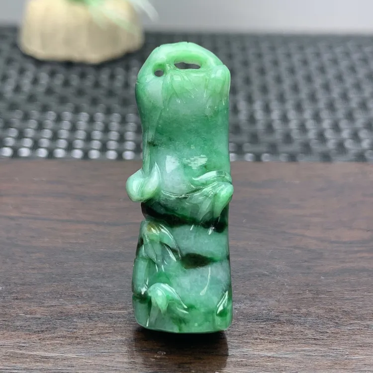 缅甸天然A货翡翠果绿色飘花小竹节挂件吊坠挂坠满色辣绿节节高升