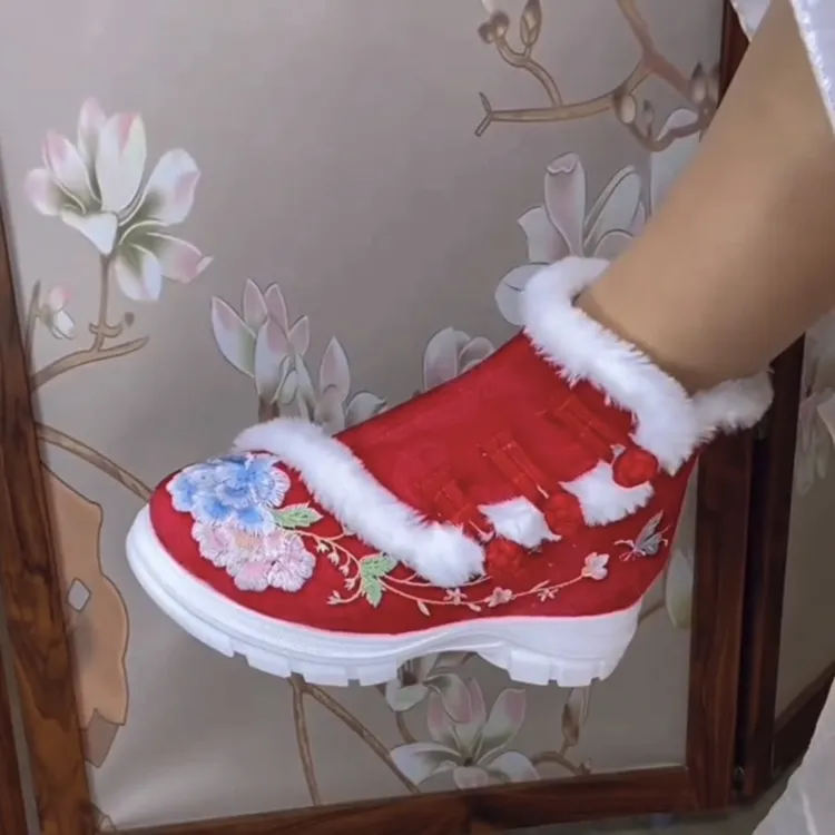 复古刺绣绒短靴冬季民族风古风女靴子软底长毛厚底保暖绣花加绒靴