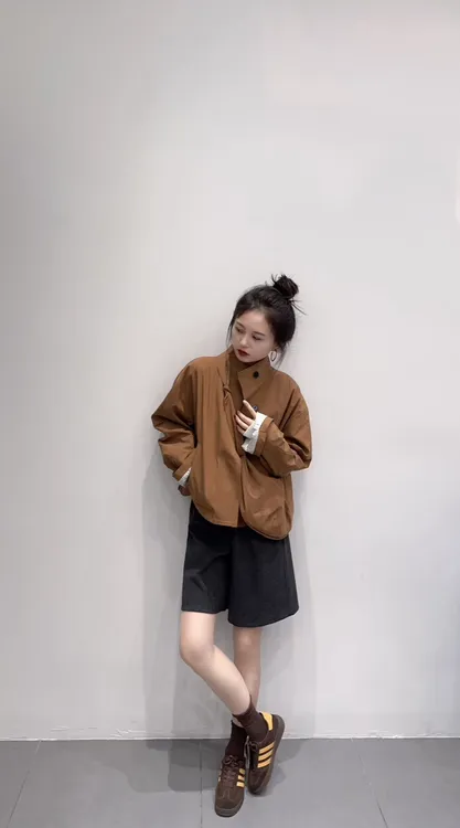 2025秋季新款韩系气质短款等一外套条纹短袖t恤灰色短裤三件套装