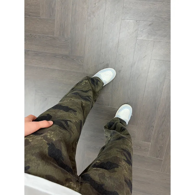 美式高街弯刀迷彩牛仔裤男款秋冬加绒微喇裤复古高街痞帅显瘦裤子