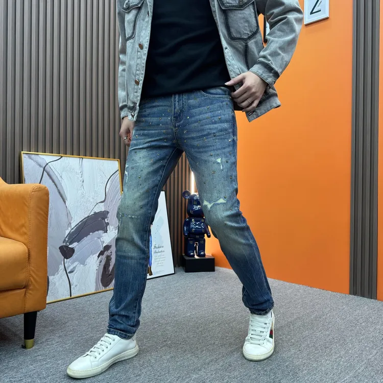 秋冬时尚牛仔裤烫钻破洞男装经典复古百搭水洗修身小脚牛仔裤