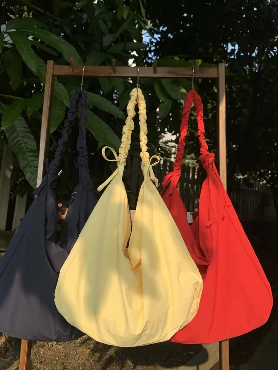 【韩系斜挎尼龙包】质感超好！褶皱肩带ins风单肩斜挎包