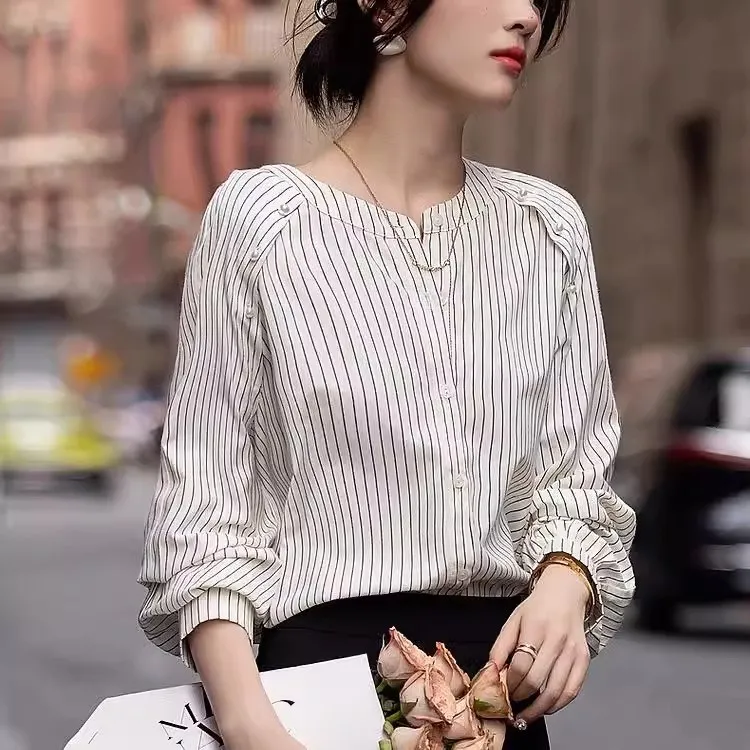 哥家2025夏季款设计感钉珠条纹圆领舒适百搭长袖衬衫女装