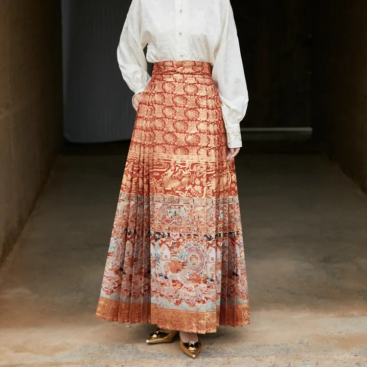 随时anytime 马上都有丨新年款满地金织金工艺丨改良七对褶马面裙