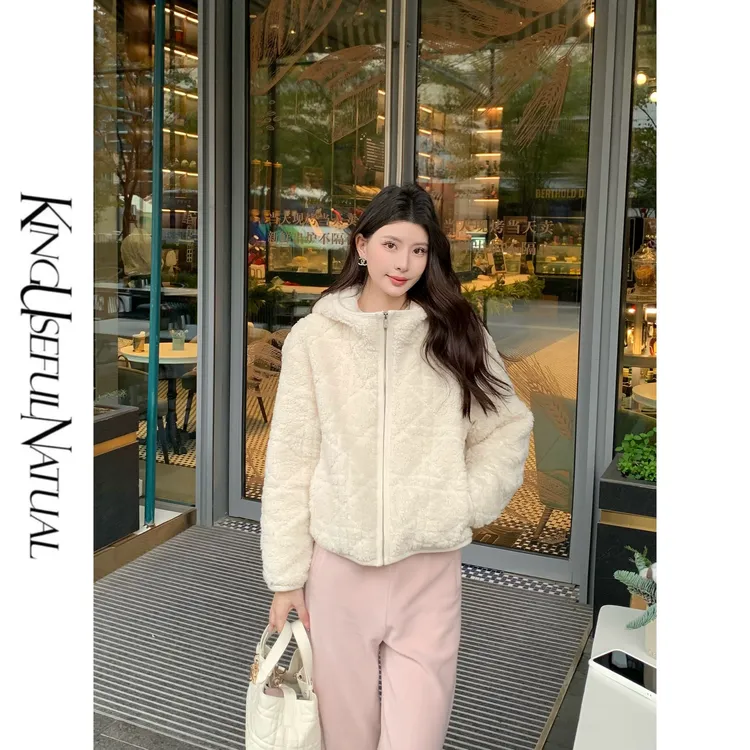 KUN【菱纹冬恋】软糯千金 菱形格羊羔绒舒适秋冬厚款连帽米白色外套