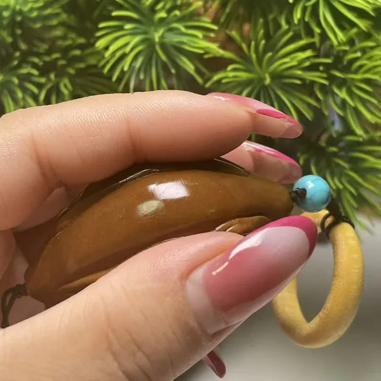 手工雕刻大橄榄核雕四面生命柳蝴花鲍木之源文玩手把件