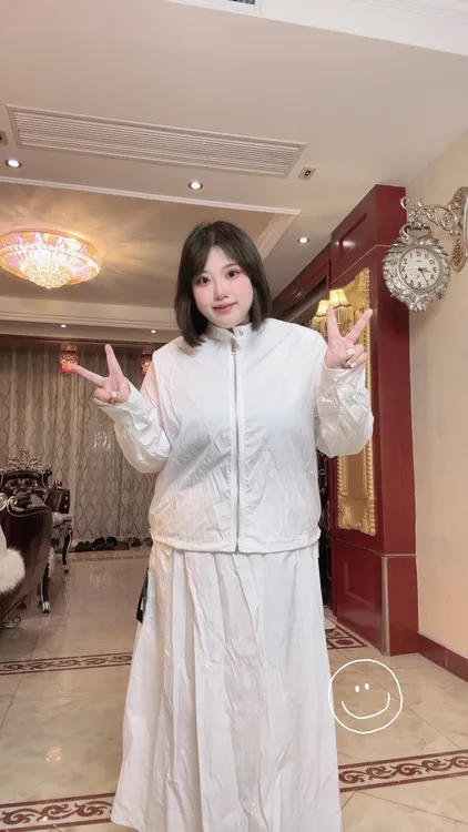 多禧家-大码猪鼻扣抽绳外套+松紧腰半身裙套装女胖mm2025