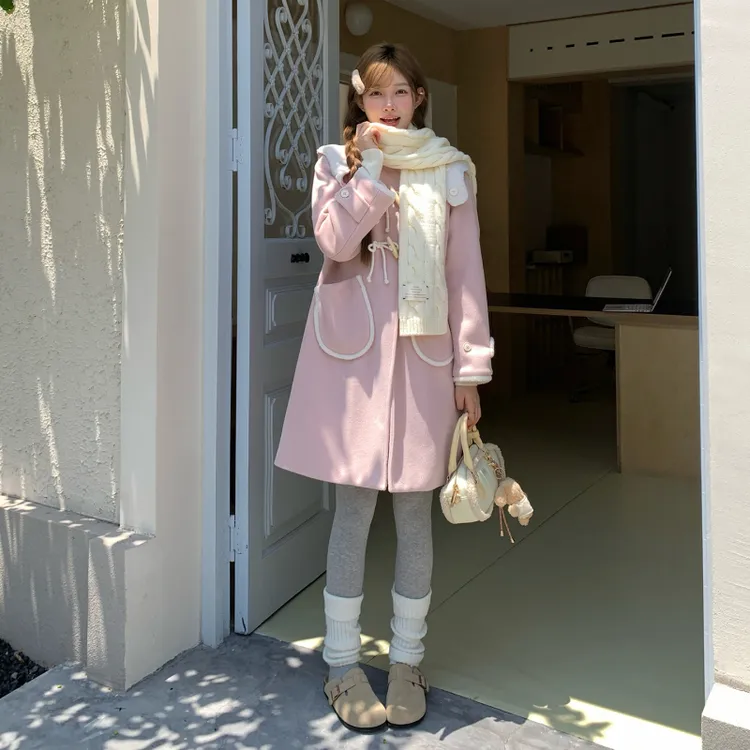东京岁时记jk秋冬新款毛呢大衣粉色小羊羔女牛角扣长款连帽呢外套