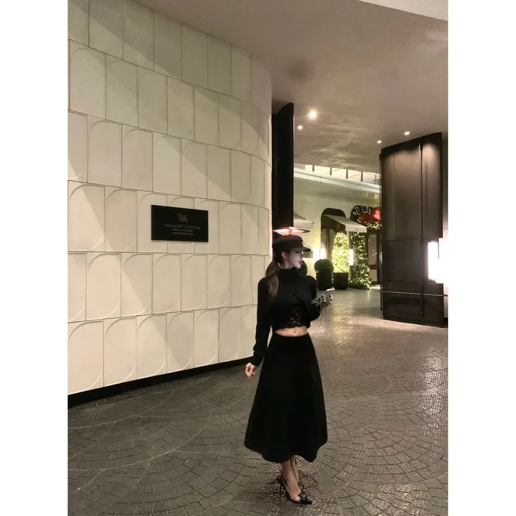 性感辣妹外穿设计感套装气质显瘦洋气休闲百搭长袖外搭半身裙女