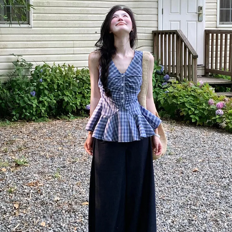韩系蓝色格子V领无袖吊带背心女夏季2025新款收腰显瘦绝美小上衣
