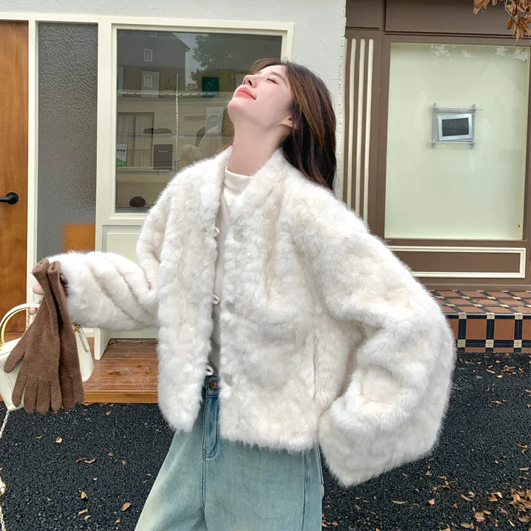冬日氛围感毛绒绒皮毛一体外套2025新款法式复古温柔千金风短棉衣
