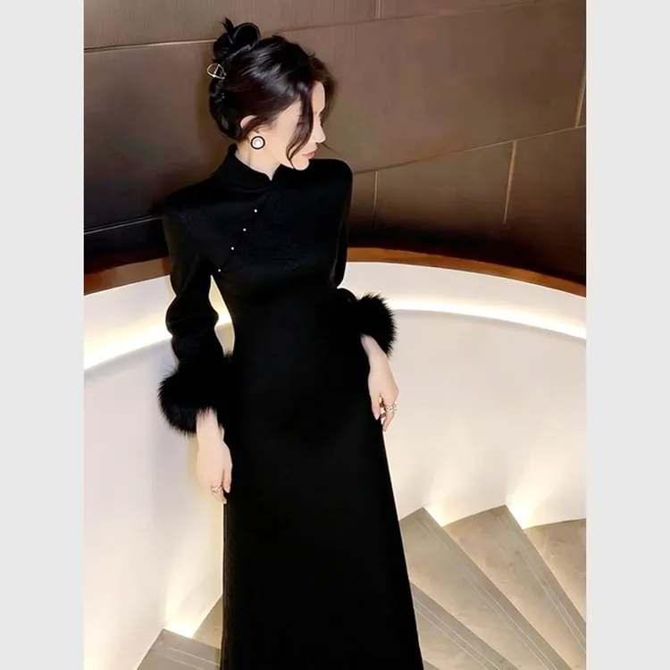 新中式黑色连衣裙2025冬季新款重要场合气质高端配大衣修身长裙子