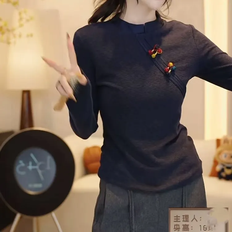 『锦绣芳华』2025秋季新款中式彩扣立领设计感百搭打底衫显瘦上衣女