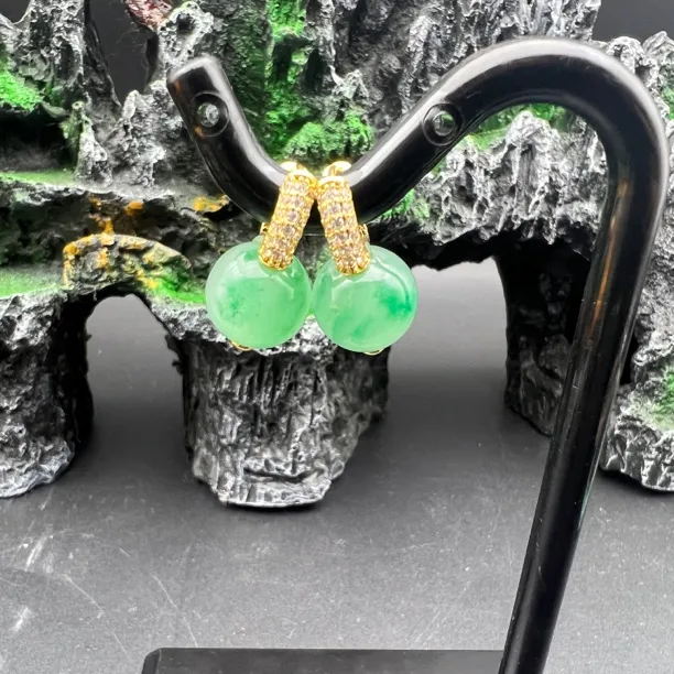 天然非洲翠圆珠镶嵌精致女款耳钉耳坠耳环端庄大气高级耳饰