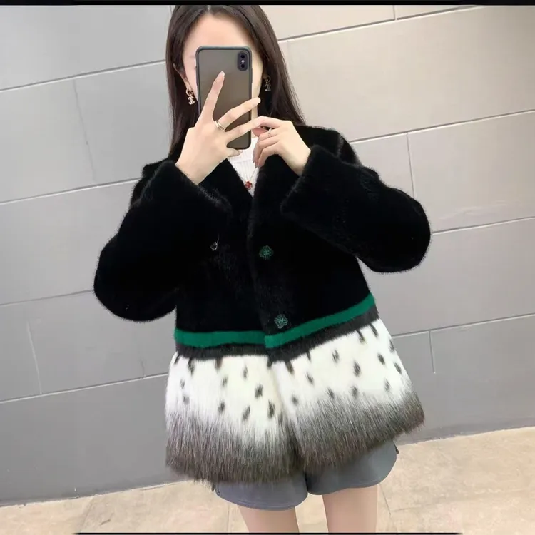 人造皮草 2025冬季时尚减龄款拼接银兰貂外套女V领显瘦印花妈妈