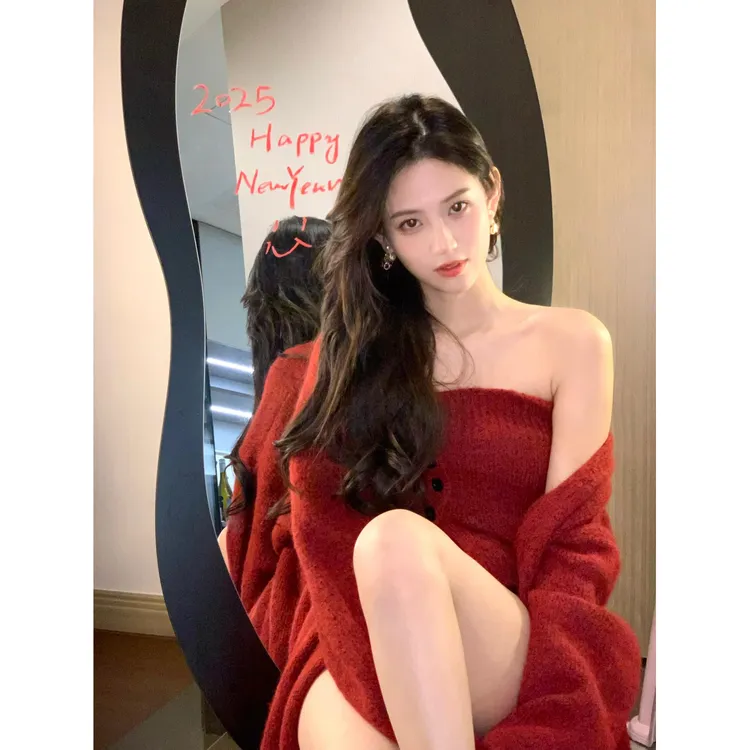 红色过年一整套装穿搭春秋季新款性感御姐吊带纯欲风减龄外套上衣