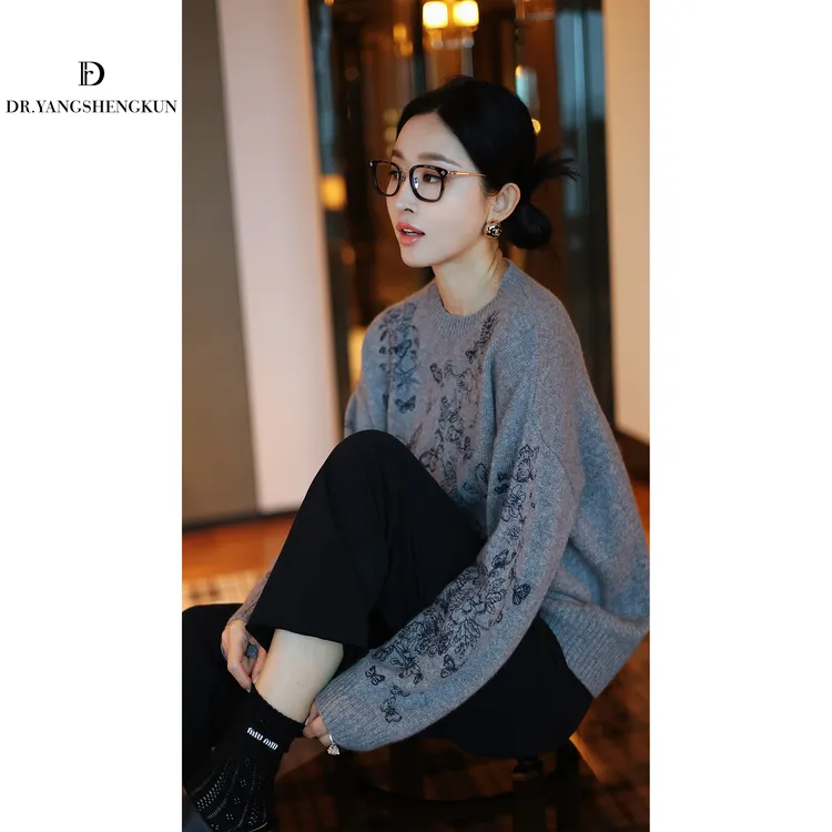 杨圣坤2025秋季新品100%山羊绒高级感蝴蝶刺绣针织衫女S82581342