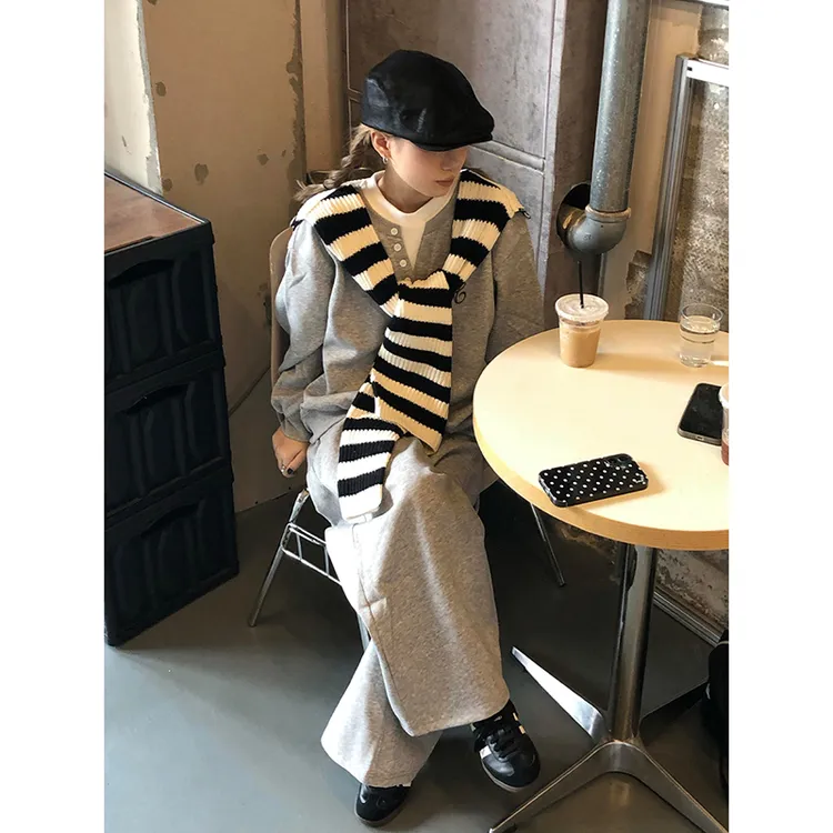 早秋时尚潮流感ootd穿搭女盐系炸街假两件圆领卫衣阔腿裤运动套装