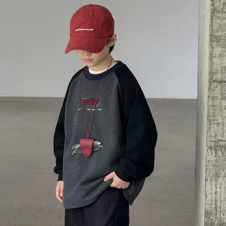 男童黑灰插肩袖加绒卫衣秋冬款2025儿童保暖一体绒打底上衣中大童