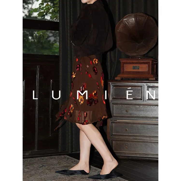 【LUMIEN 新品】“丝花凝露”典雅花卉浮雕纹理桑蚕丝半裙LX5FQQ151