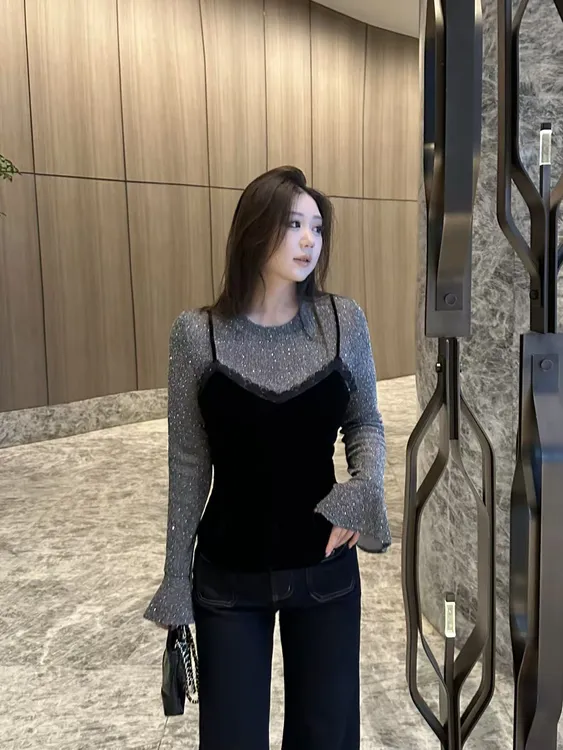 琪琪怪怪大码女装【优雅态度】撞色拼接蕾丝丝绒百搭上衣T17981QTQ