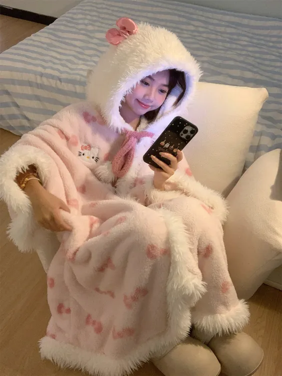 【睡袍合集】可爱卡通连帽珊瑚绒睡衣女秋冬新款保暖加厚外穿家居服