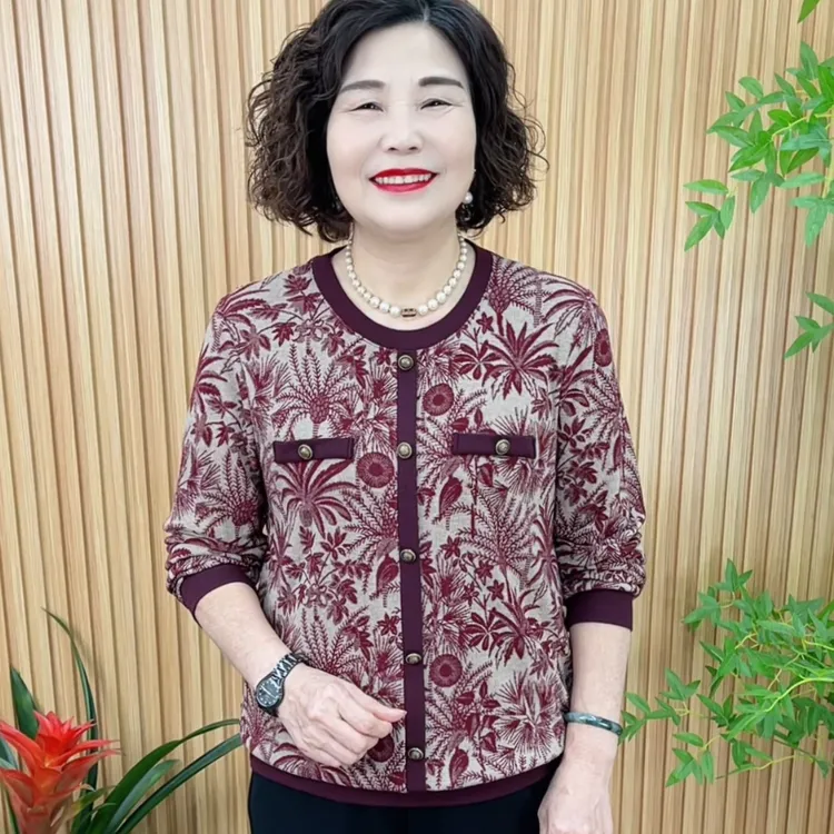 休闲风常规厚款圆领中老年女装洋气休闲中老年春秋V2711