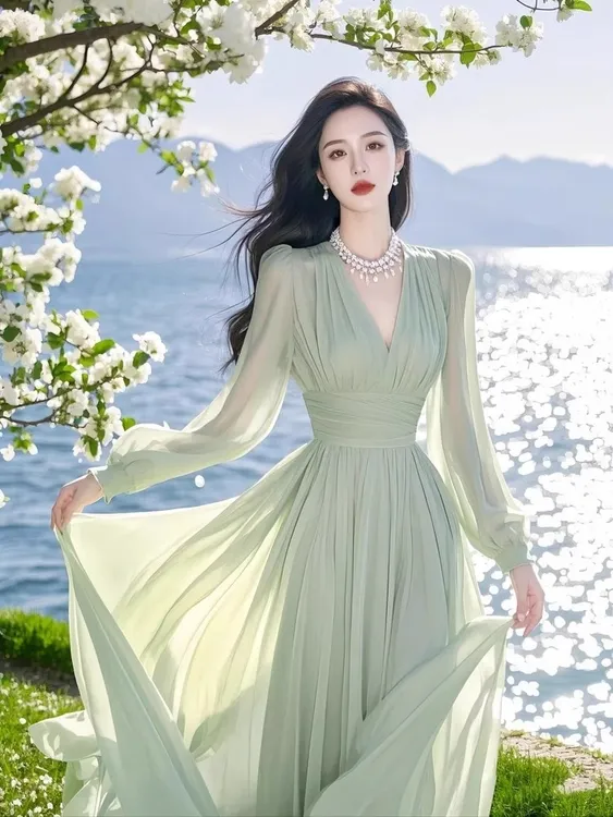 2025爆款法式绝美高级感海边度假收腰V领薄荷绿雪纺长款连衣裙潮