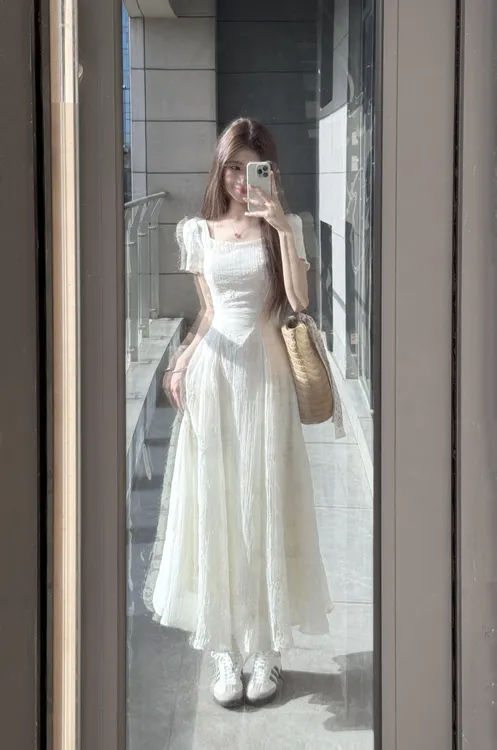 法式甜美初恋方领连衣裙夏季新款高级感温柔风气质收腰显瘦仙女裙