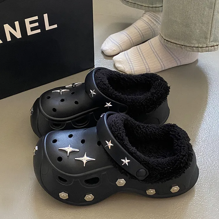 洞洞鞋女外穿2025新款秋冬防滑不臭脚加绒保暖增高小脚厚底包头鞋