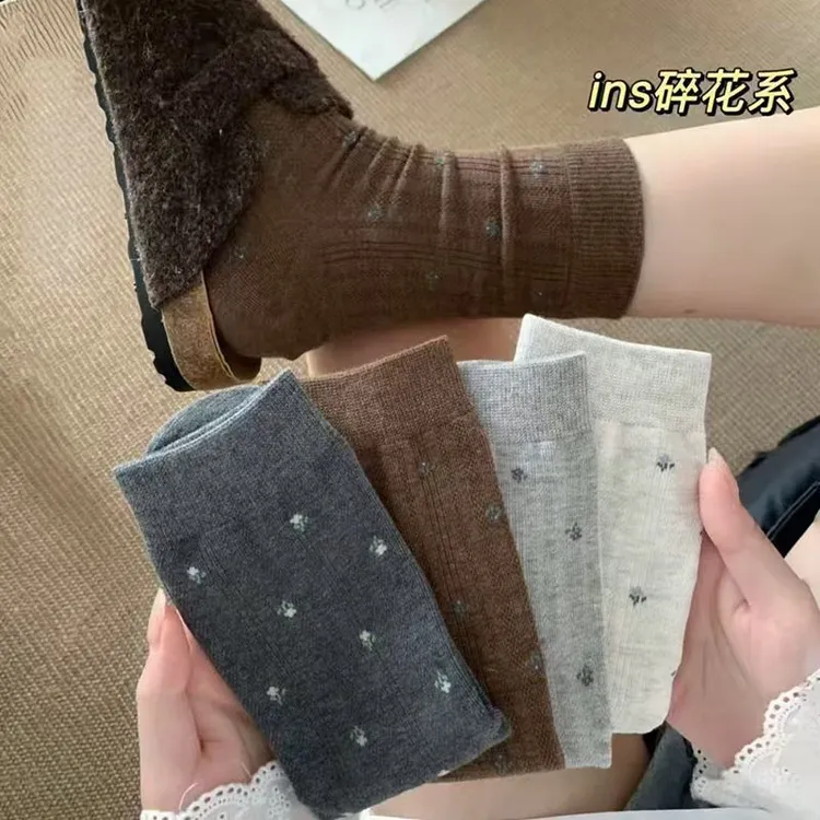 2025款秋日温柔小碎花袜子女生中筒袜系复古清冷风无骨感百搭袜