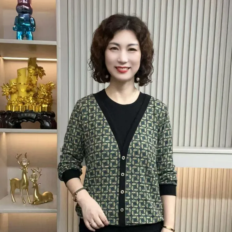 妈妈装流行时尚潮牌女装宽松秋装女士欧若拉独特漂亮上装休闲长袖